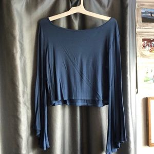 Cropped long sleeve with flowy balloon sleeves.